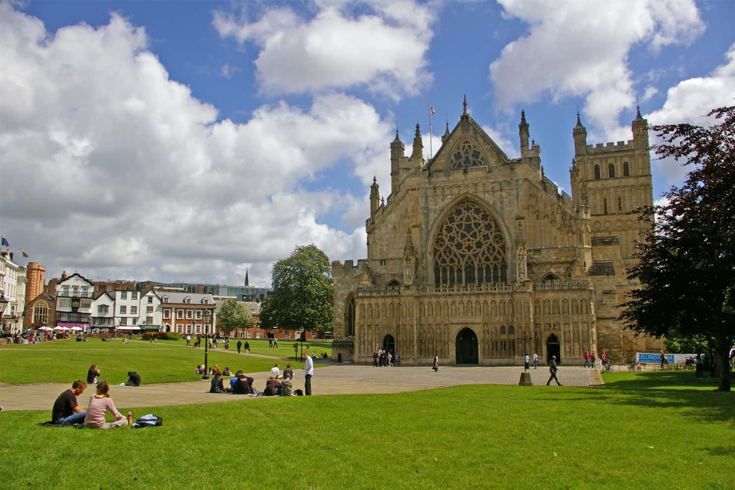 Exeter Katedral Og Grøntområde Bakgrunnsbildet