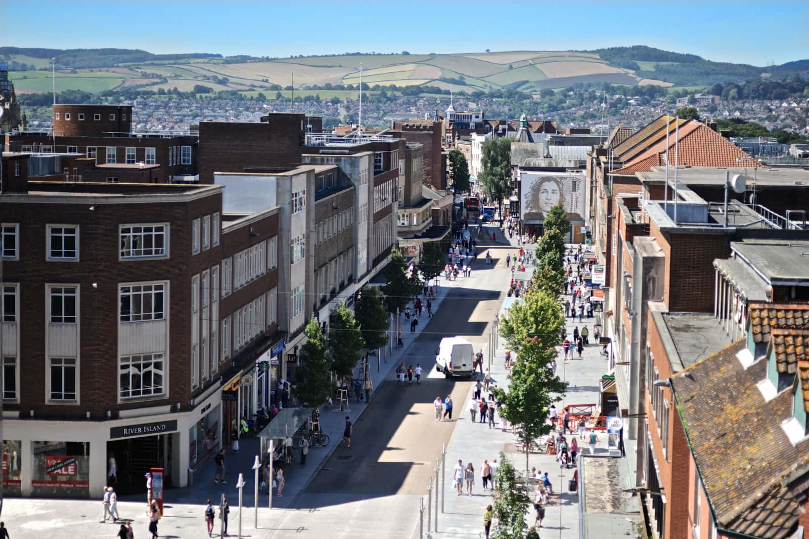 Exeterin High Street Aurinkoisena Päivänä Taustakuva