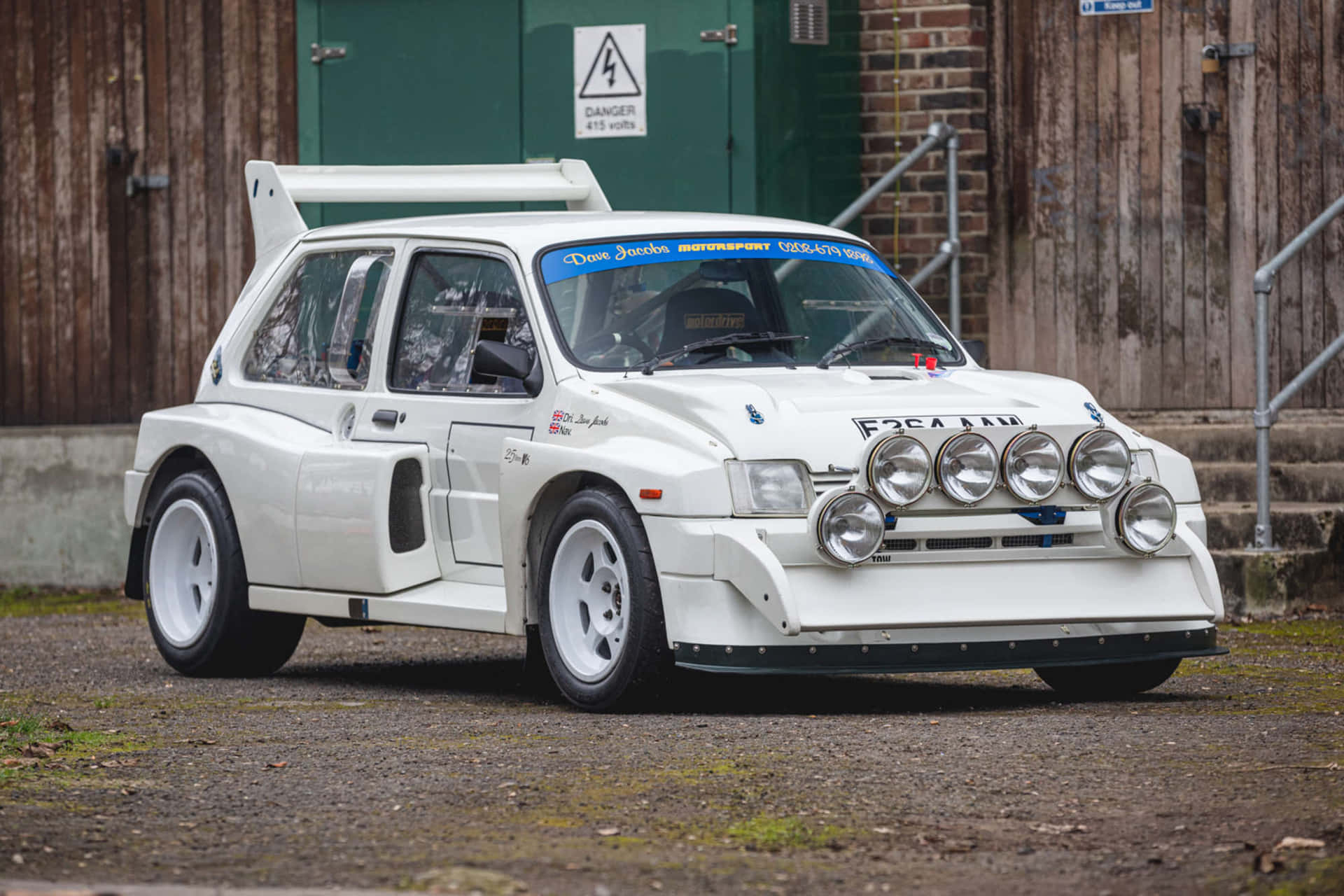 Exhilarating Speed - Mg Metro 6r4 Rally Car Wallpaper