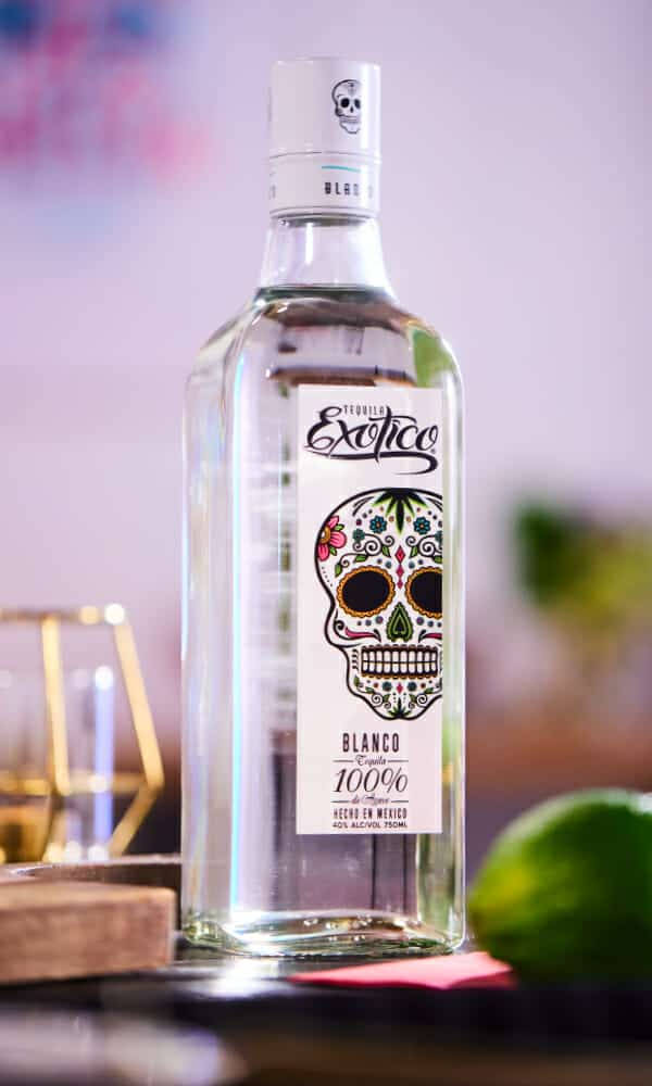 Exotico Tequila Blanco Selective Focus Wallpaper