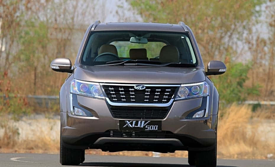 Experiencing Ultimate Luxury With Mahindra Xuv500 Wallpaper