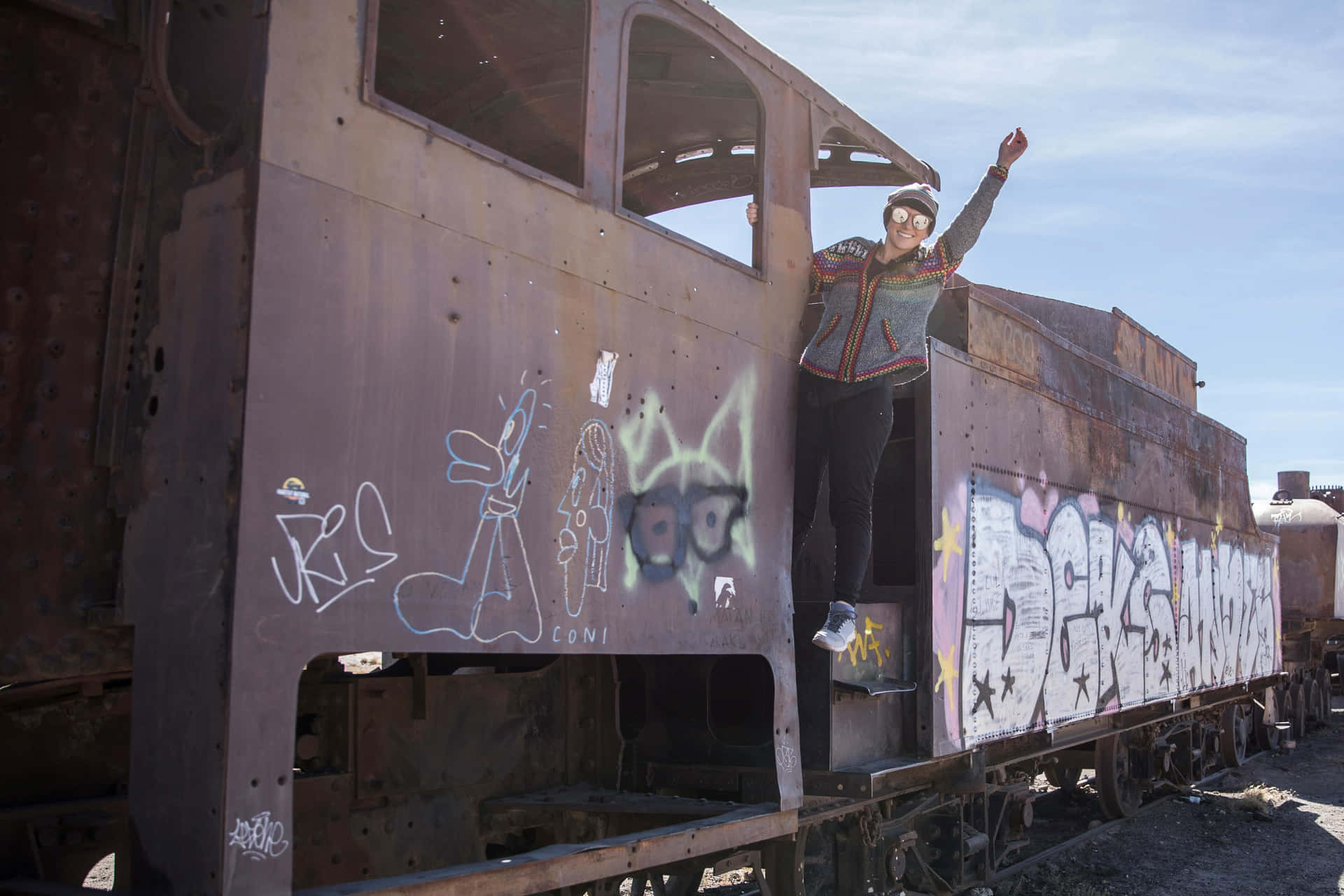 Exploration Des Graffiti Sur Un Train Abandonné Fond d'écran