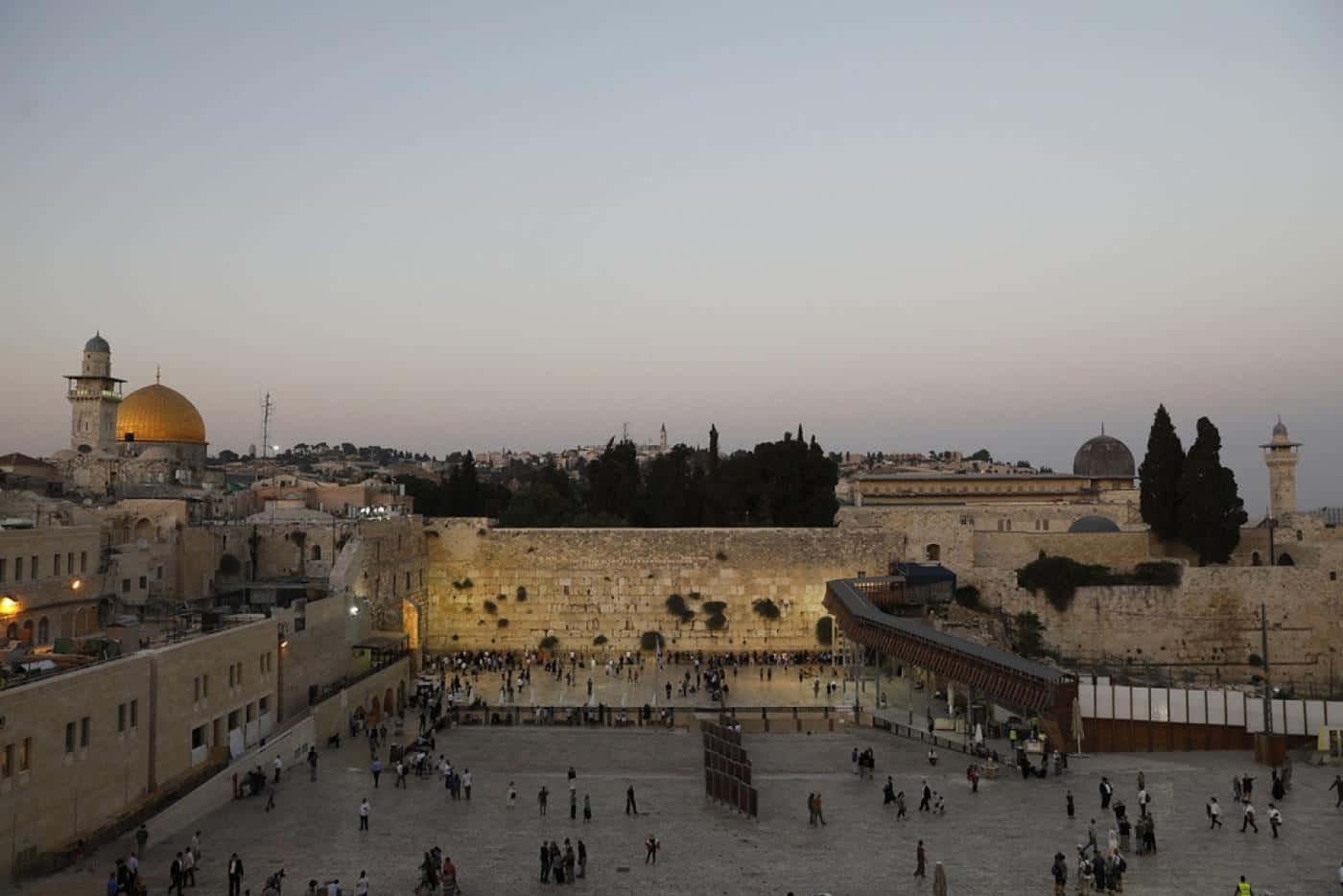 Caption: Captivating Image of the Wailing Wall in Jerusalem Wallpaper
