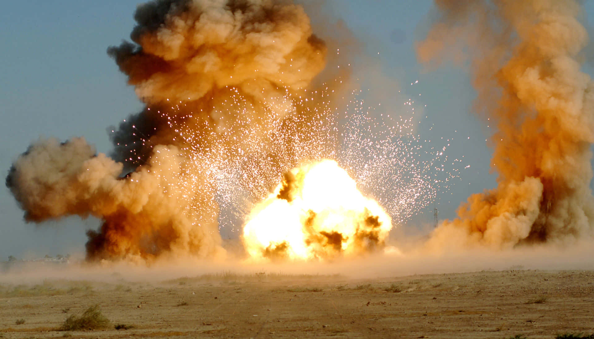 Hintergrundbildmit Einer Gewaltigen Explosion In Einem Actionfilm.