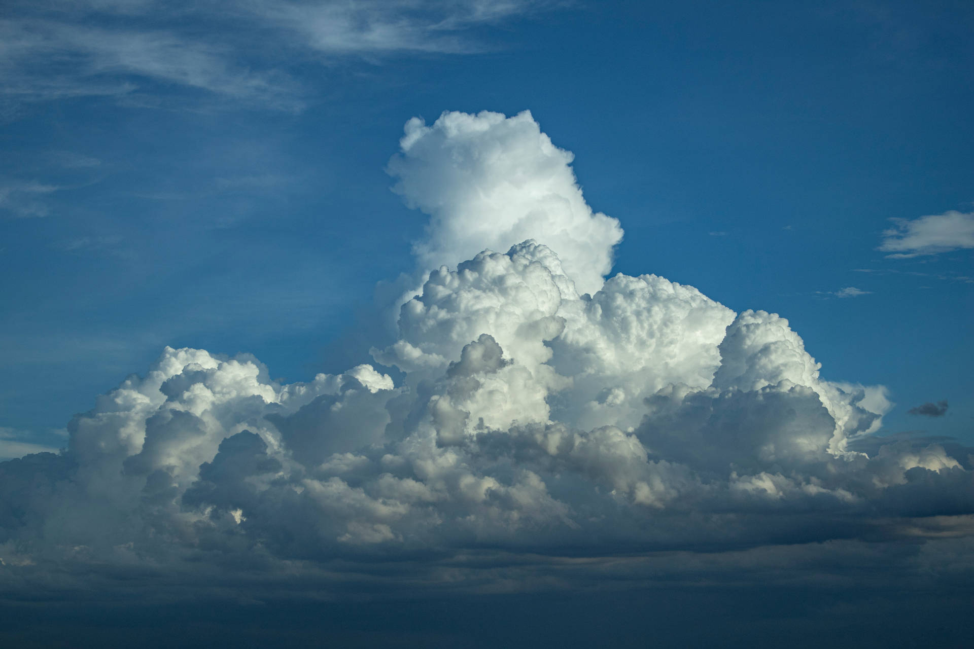 Nuvemestética Azul De Explosão-like. Papel de Parede