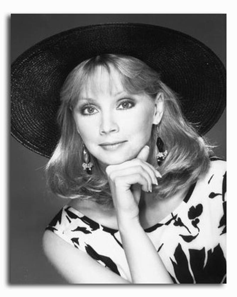Exquisite American Actress Shelley Long With Brimmed Hat Wallpaper