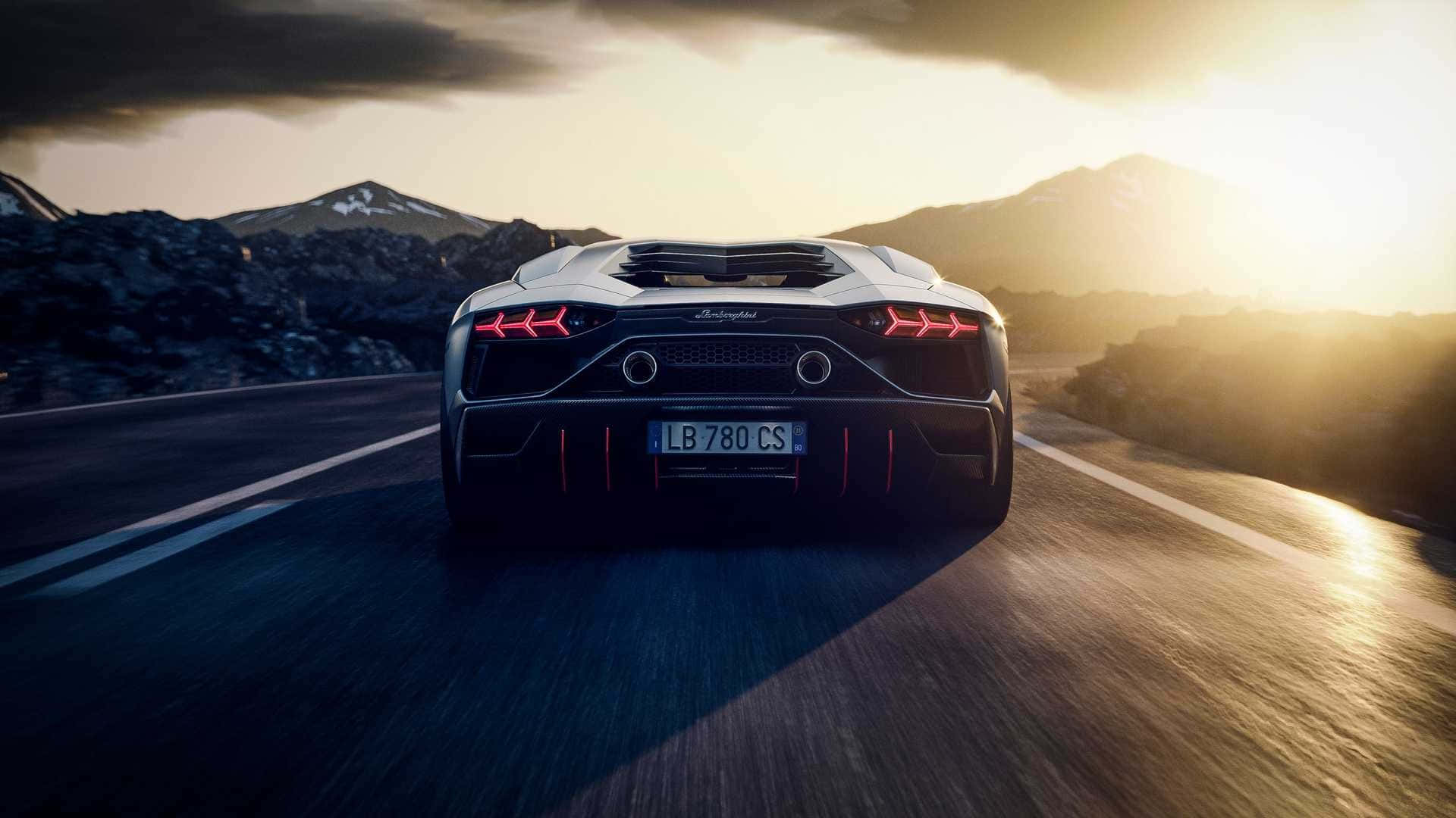 Exquisite Design - Lamborghini Aventador In Action Wallpaper