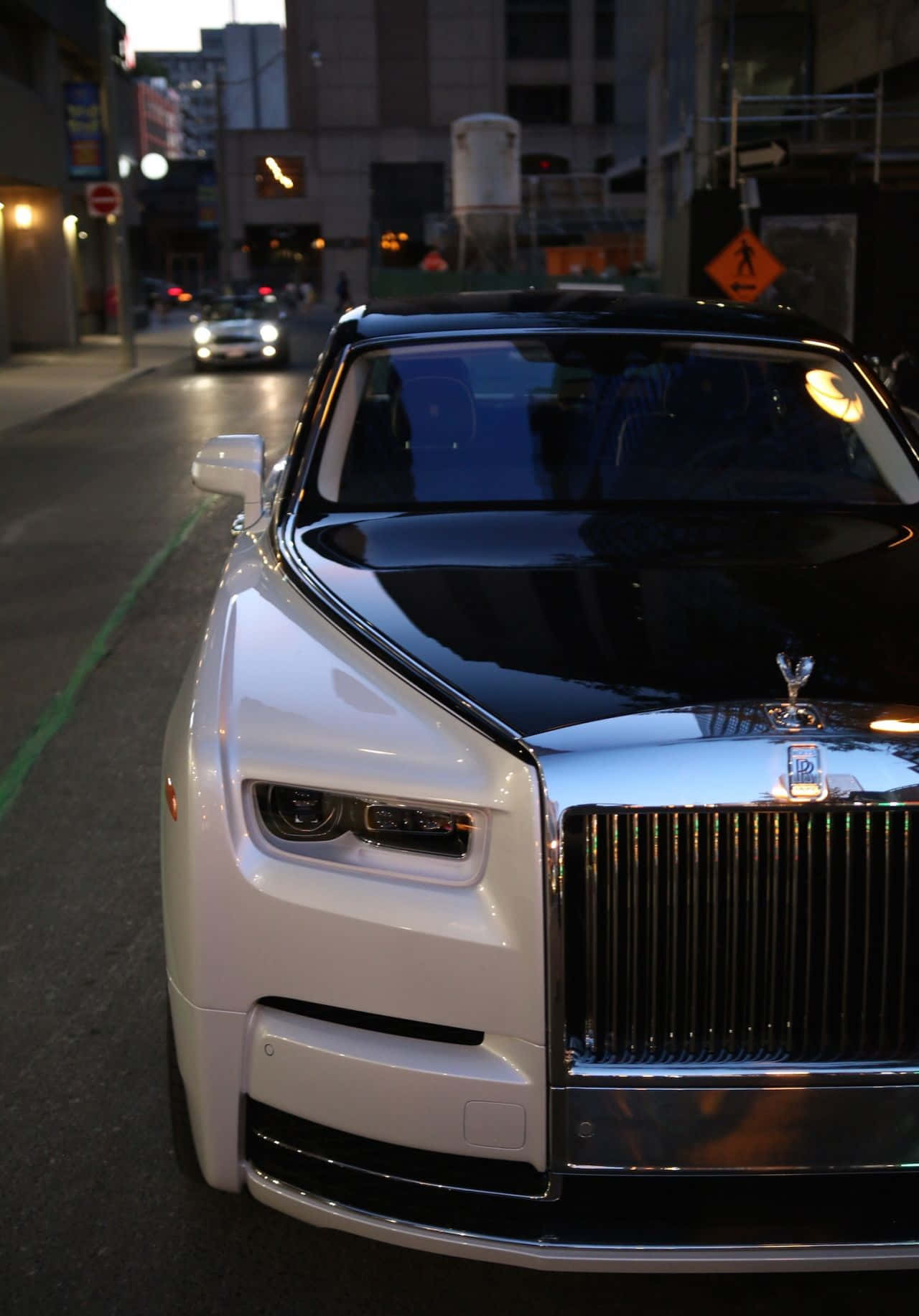 "exquisite Elegance - The Rolls Royce Dawn In Majestic Silver" Wallpaper