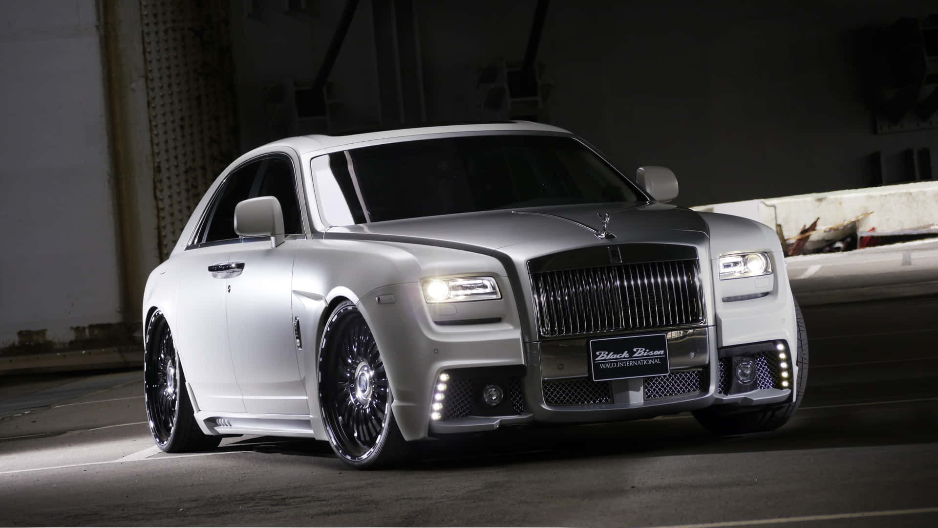 Exquisite Luxury - The Rolls Royce Ghost Wallpaper