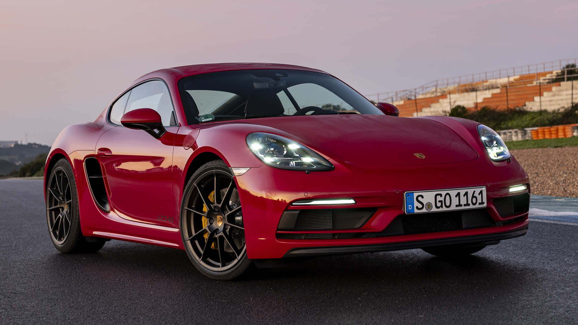 Exquisite Porsche 718 Cayman In Action Wallpaper