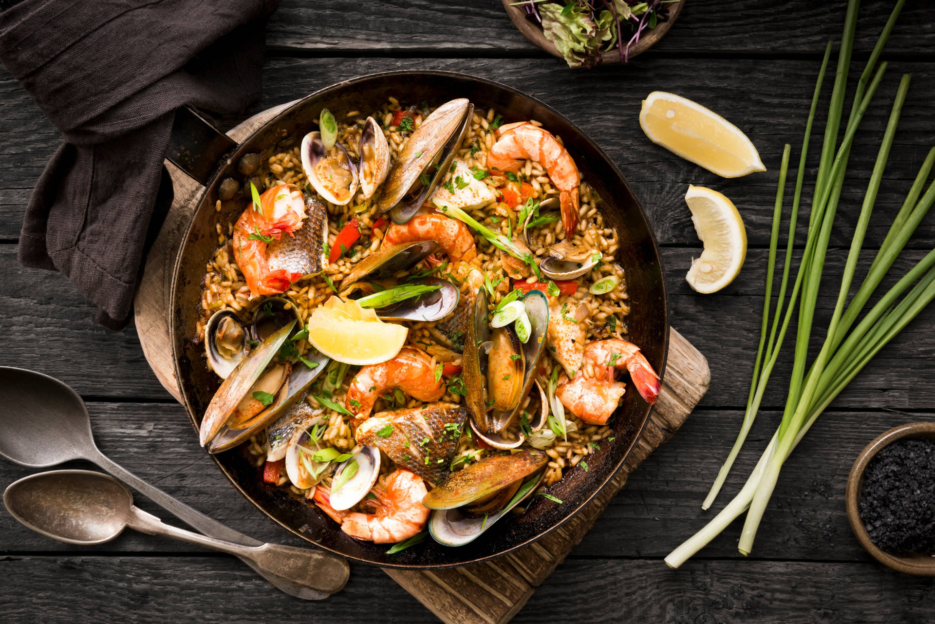 Exquisite Spanish Seafood Paella Wallpaper
