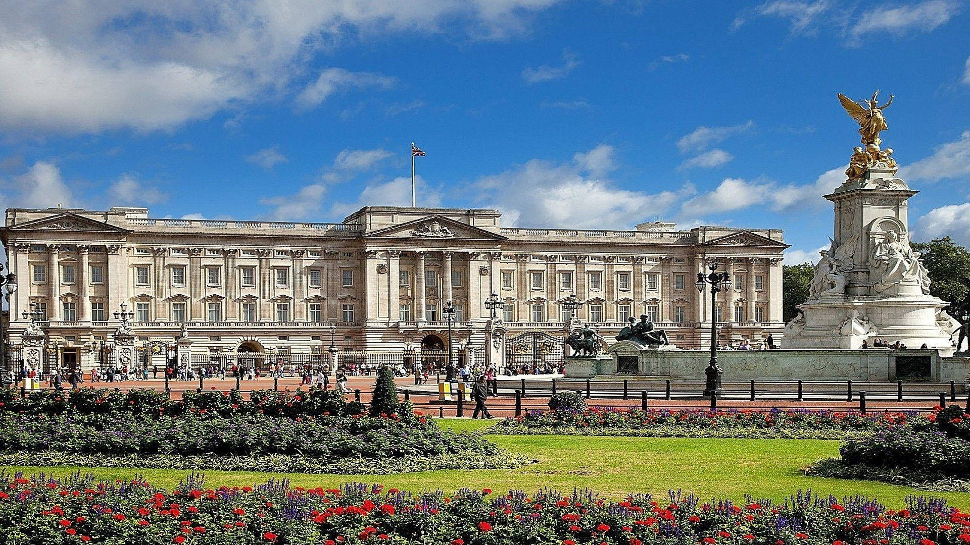 Extended Buckingham Palace Wallpaper