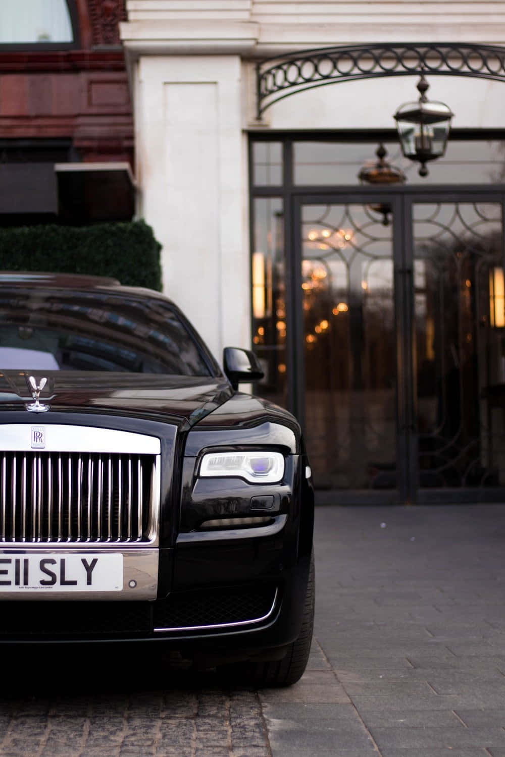 Extravagant Black Rolls Royce Wallpaper