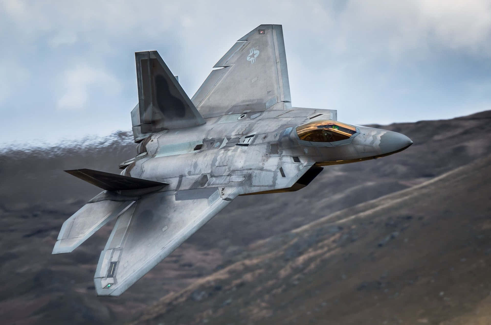 Lospartan F-22 Raptor In Azione Sfondo