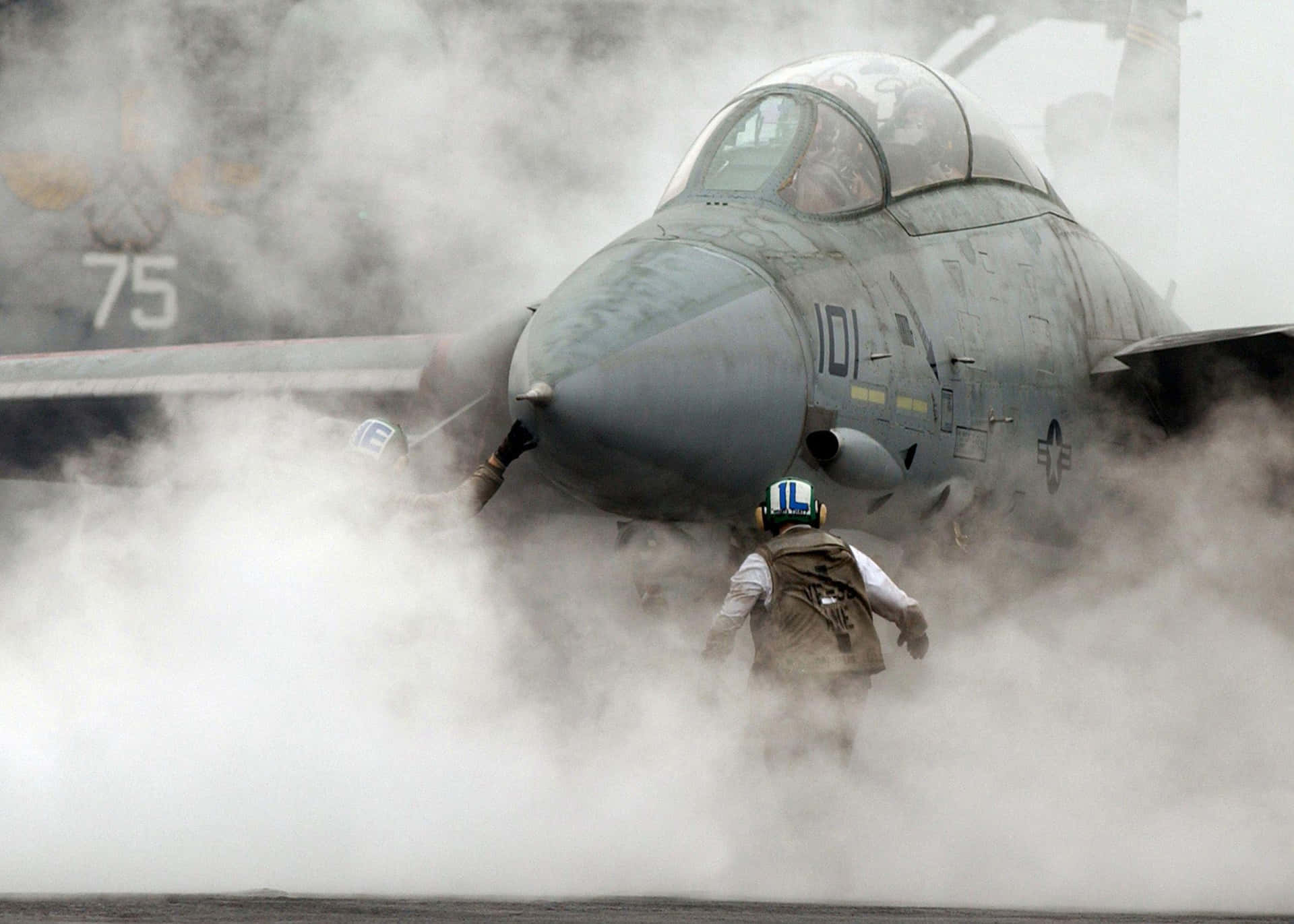 F14 Jet Preparation Cloudof Smoke Wallpaper