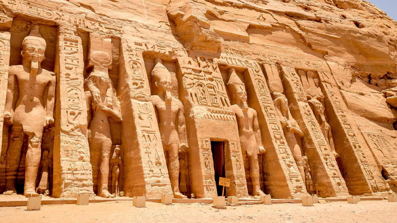 Facade Of Hathor Temple At Abu Simbel Wallpaper