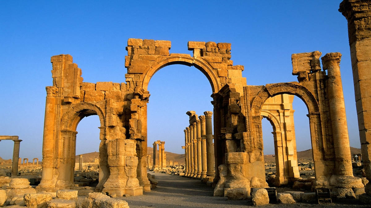 Facade Of The Monumental Arch Of Palmyra Wallpaper