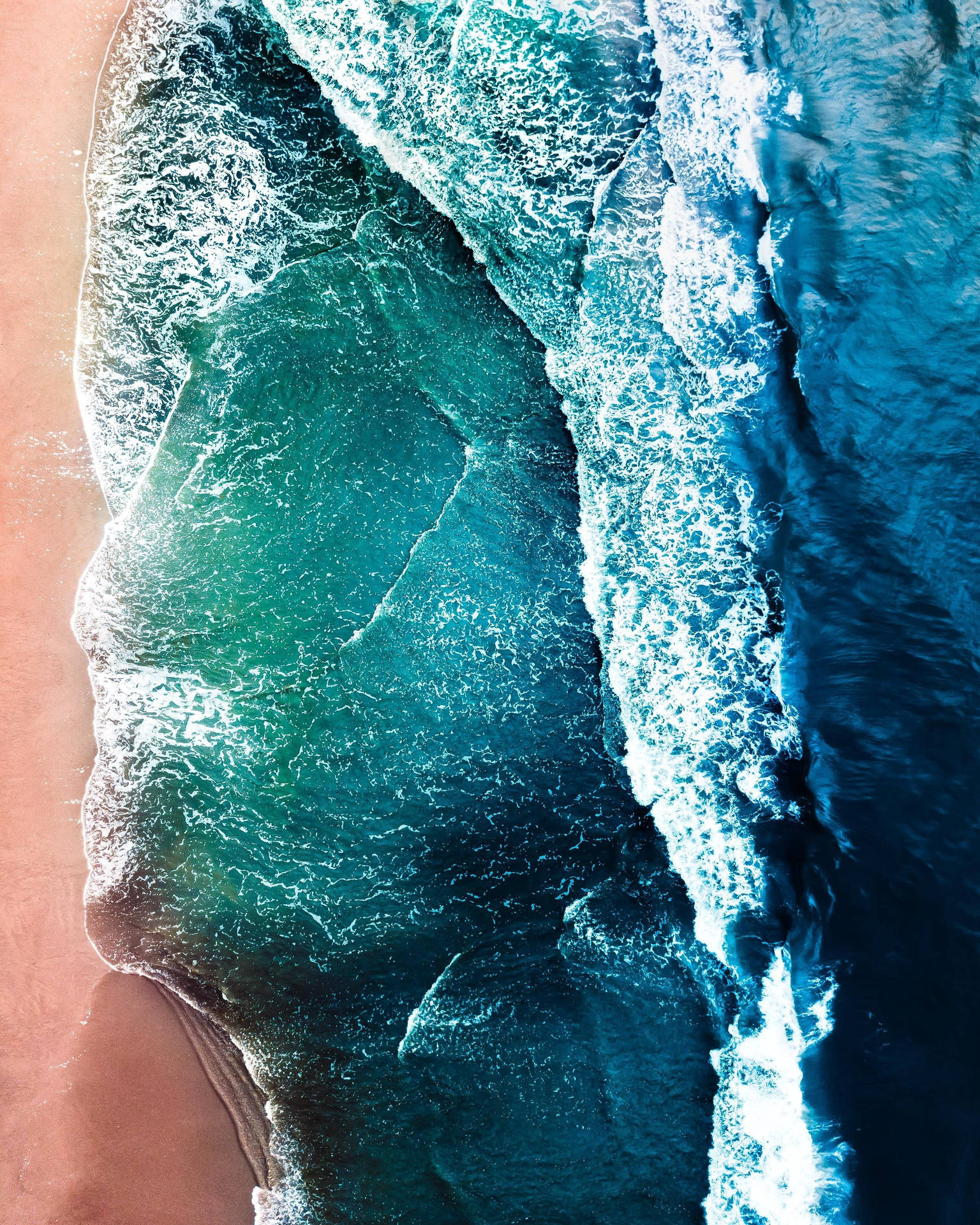 Gesichtsähnlichesprofil Von Ozeanischen Wellen Wallpaper