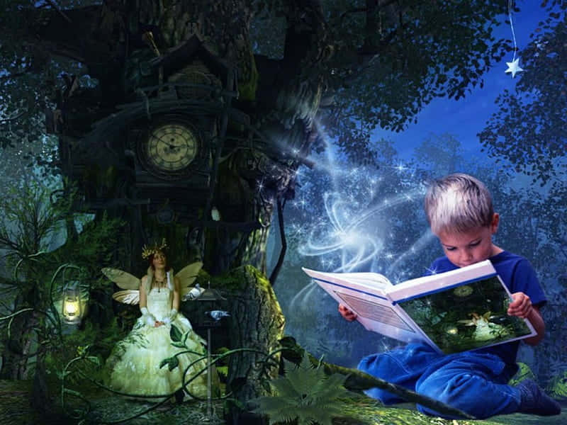 Unniño Está Leyendo Un Libro En El Bosque. Fondo de pantalla