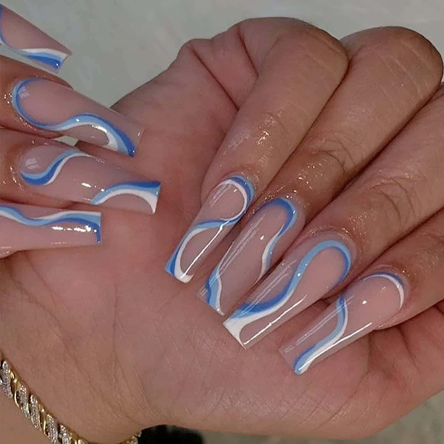 Get stylish with these fake nails!