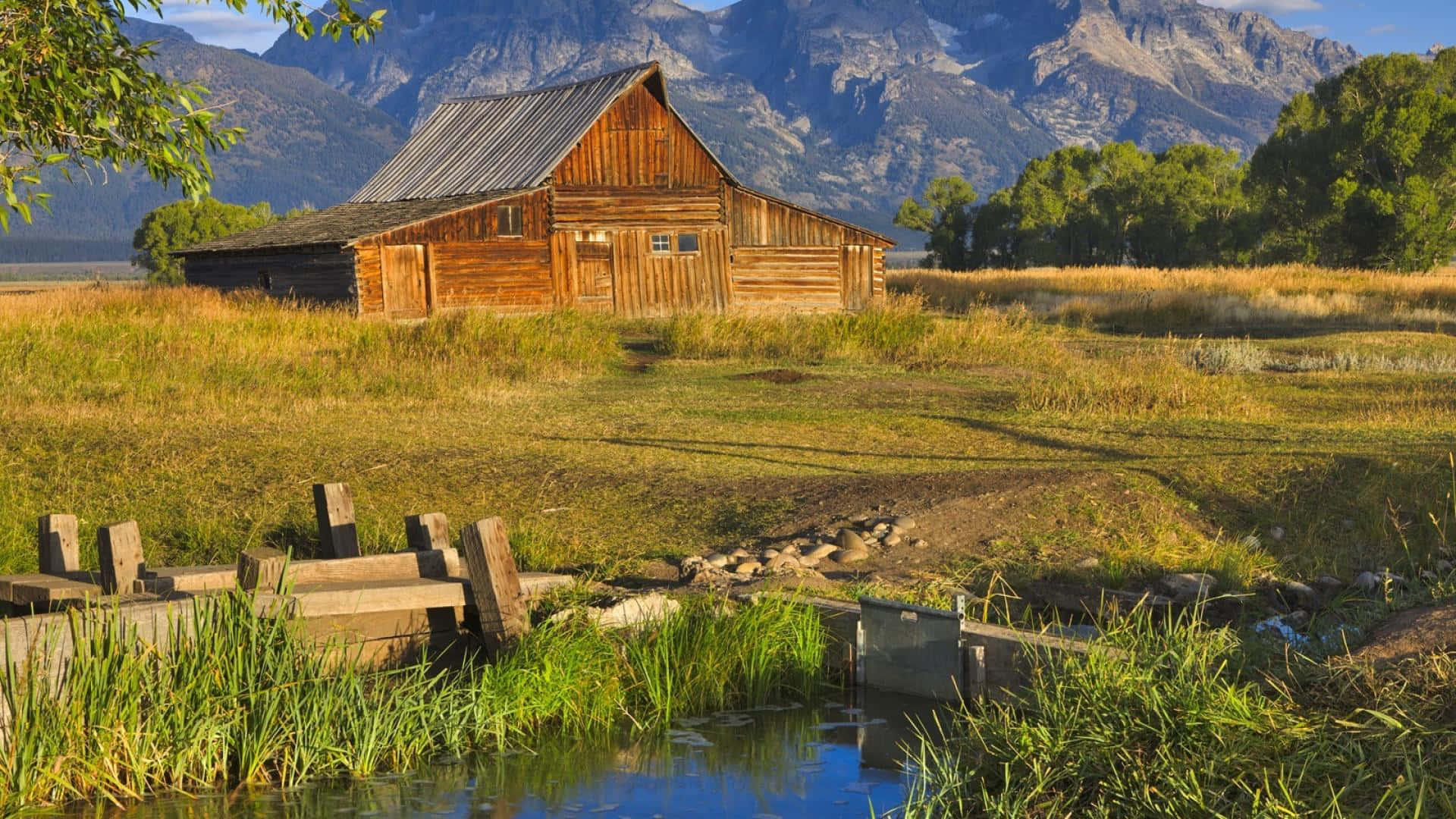 Scenic Fall Barn Landscape Wallpaper