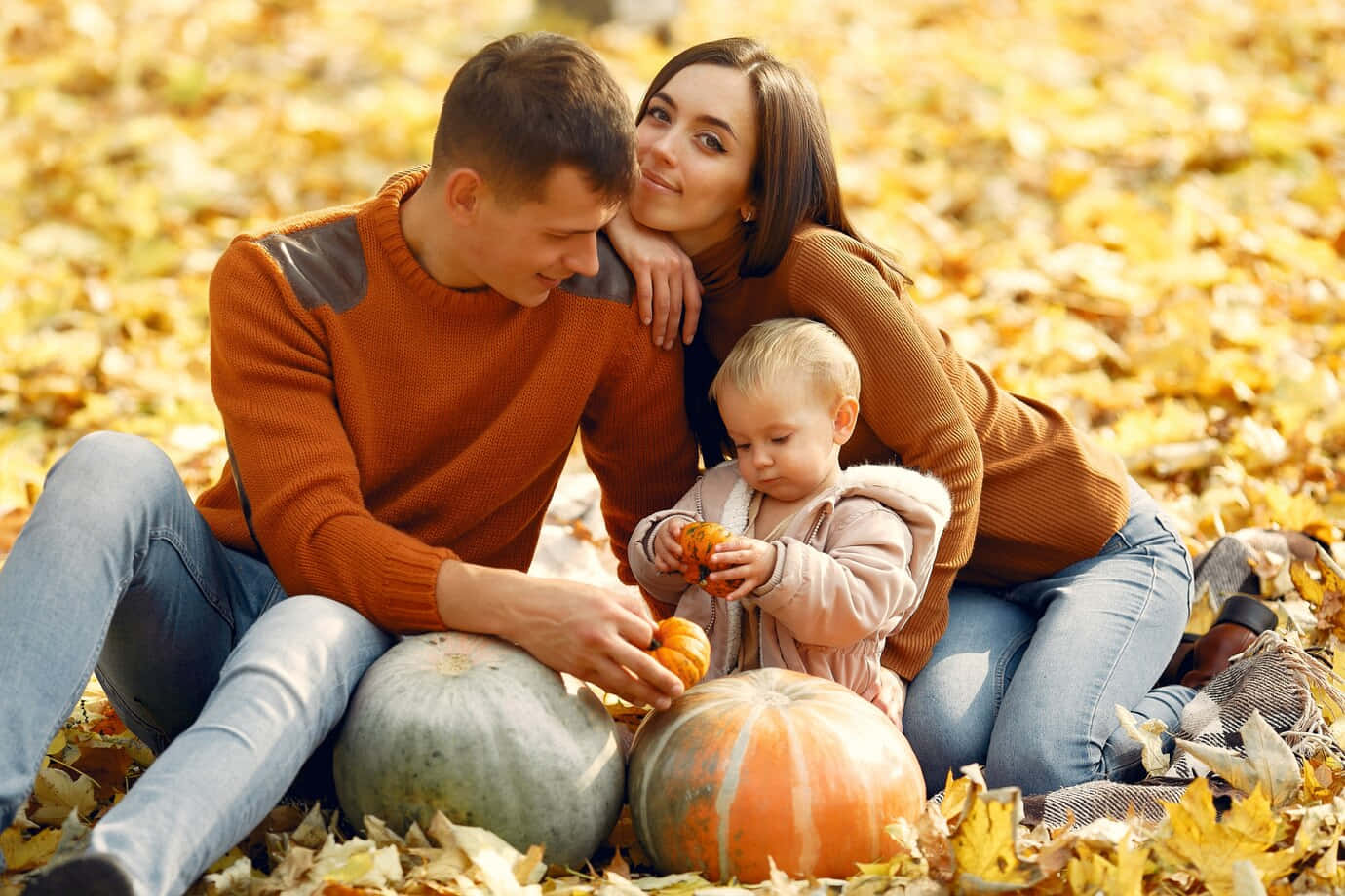 Celebratel'autunno Insieme Con Questo Tenero Ritratto Di Famiglia