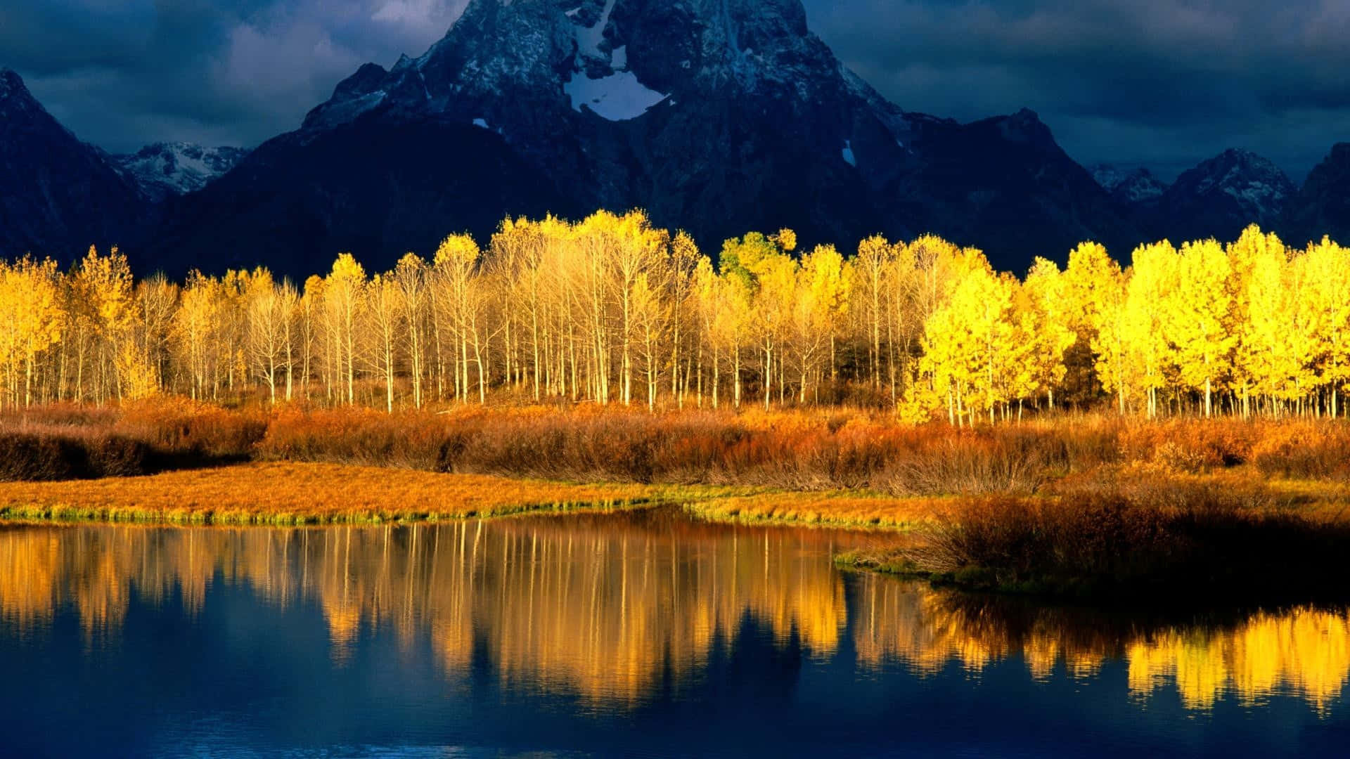 Majestic Fall Mountains Panorama Wallpaper