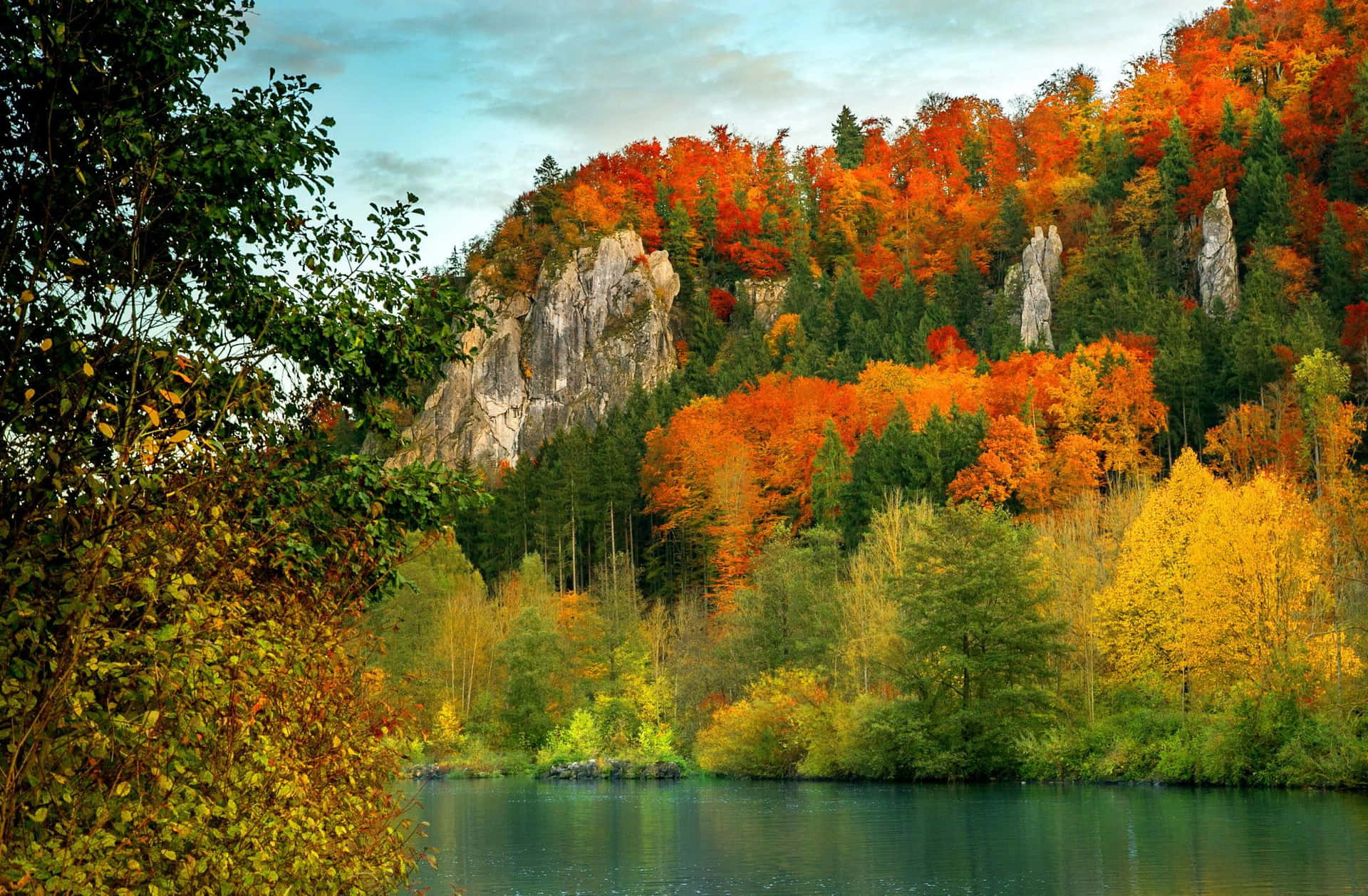 Captivating Fall Mountains Landscape Wallpaper