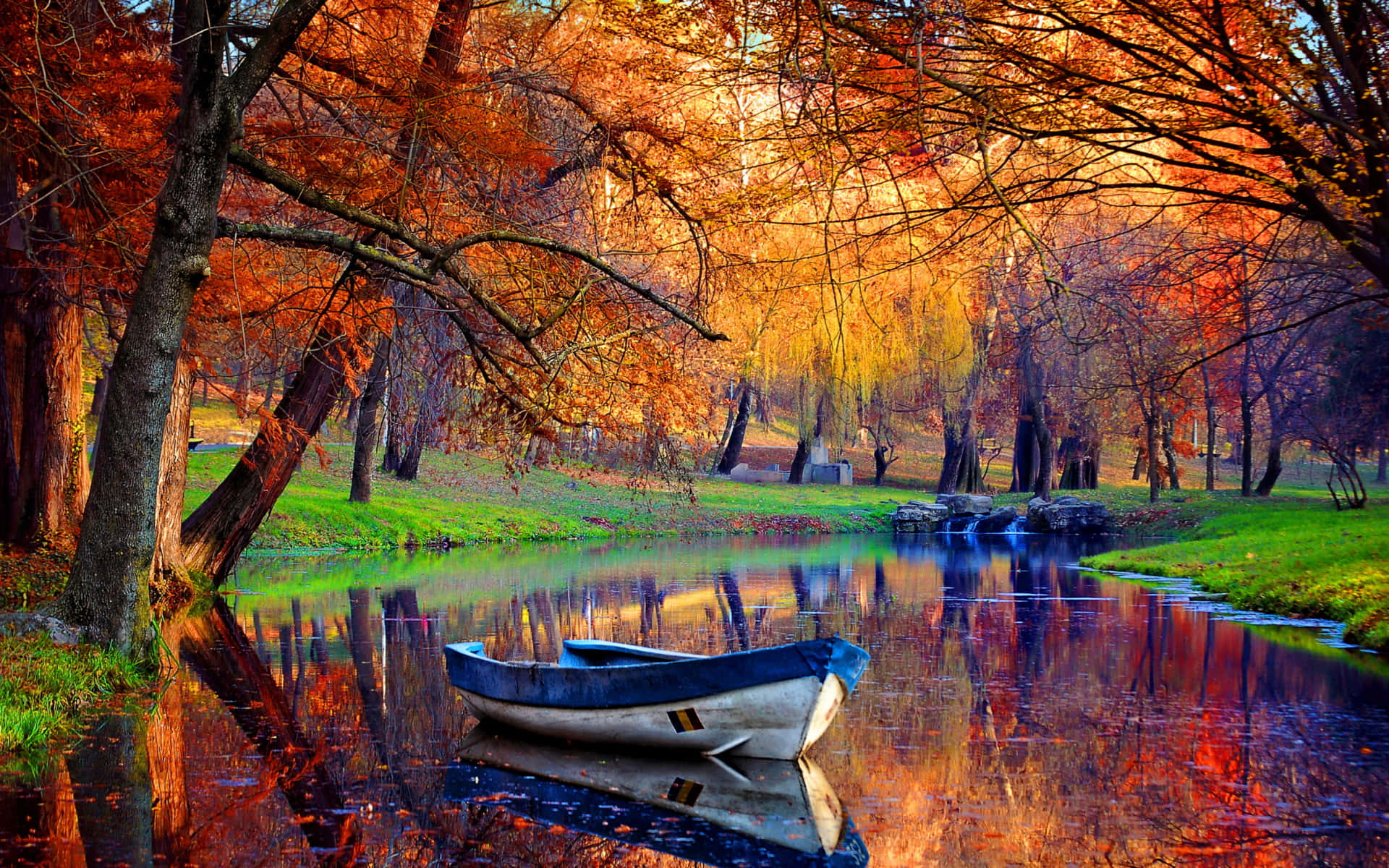 Beautiful Fall River Scenery Wallpaper