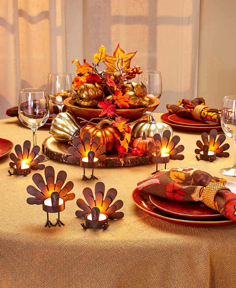 Glowing Table For Fall Thanksgiving Wallpaper