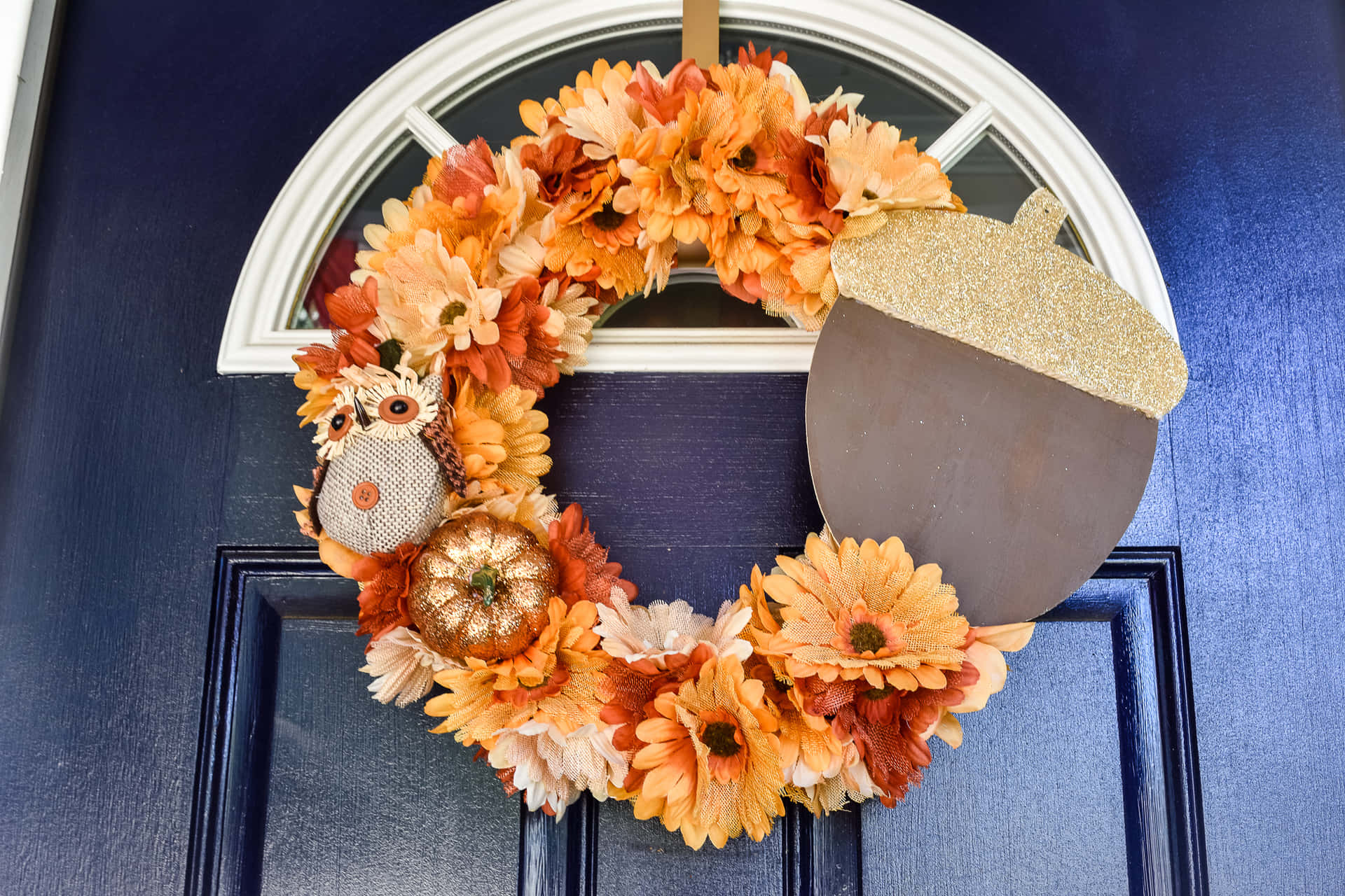 Caption: Stunning Fall Wreath Displaying Vibrant Seasonal Beauty Wallpaper