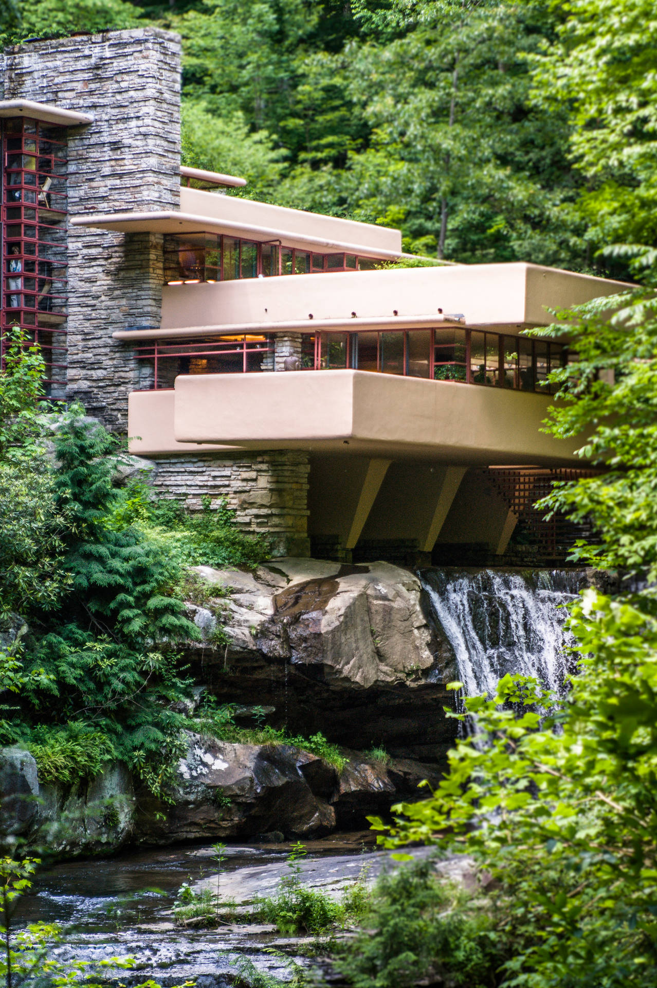 Architectural Masterpiece - The Falling Water House. Wallpaper