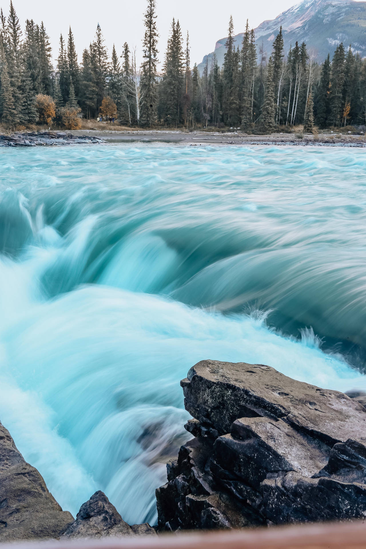 Falling Water Of Athabasca Falls Wallpaper