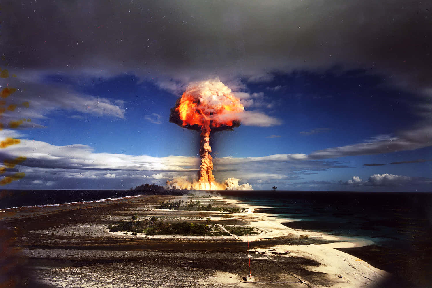 Falloutnuke - Escena De Explosión Apocalíptica Fondo de pantalla