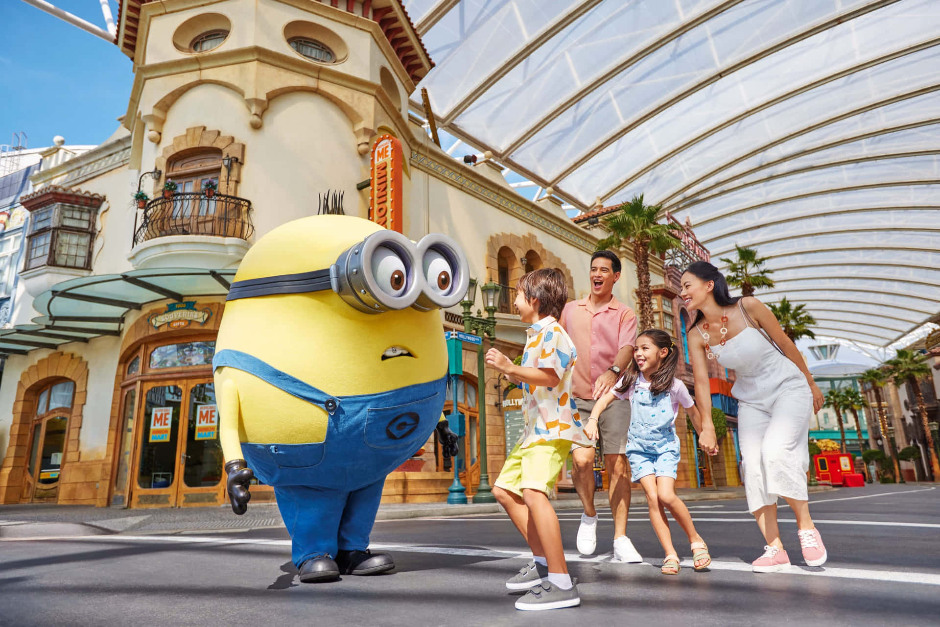 Family Fun With Minion Universal Studios Singapore Wallpaper