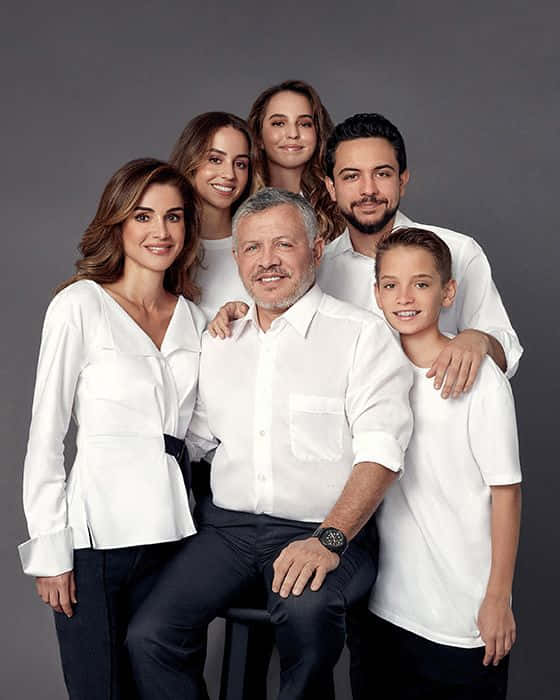 Abdullahii Av Jordanien Familjeporträtt. (note: There Is No Specific Context Given For Computer Or Mobile Wallpaper, So This Is A Straightforward Translation Of The Sentence.) Wallpaper