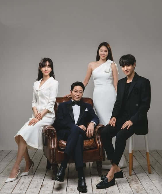 Koreansk Dramaserie: Familjeporträttet Från The Penthouse 2020 Wallpaper
