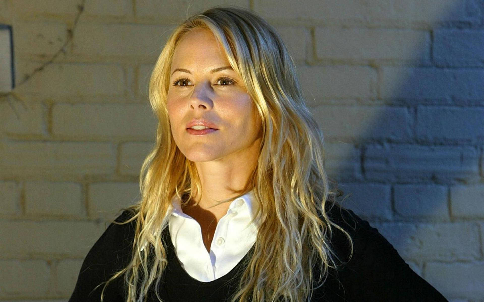 Kändaskådespelerskan Maria Bellos Söta Utseende. Wallpaper