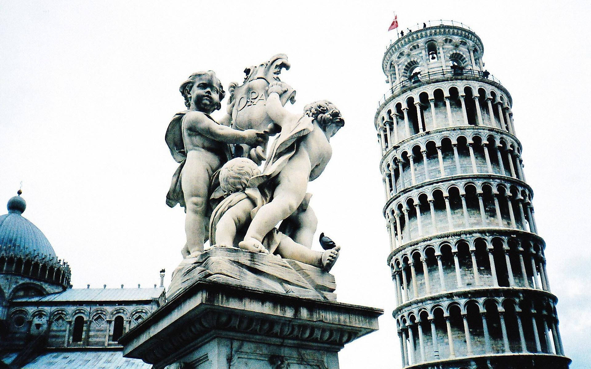 Famous Leaning Tower Of Pisa Sculpture Wallpaper