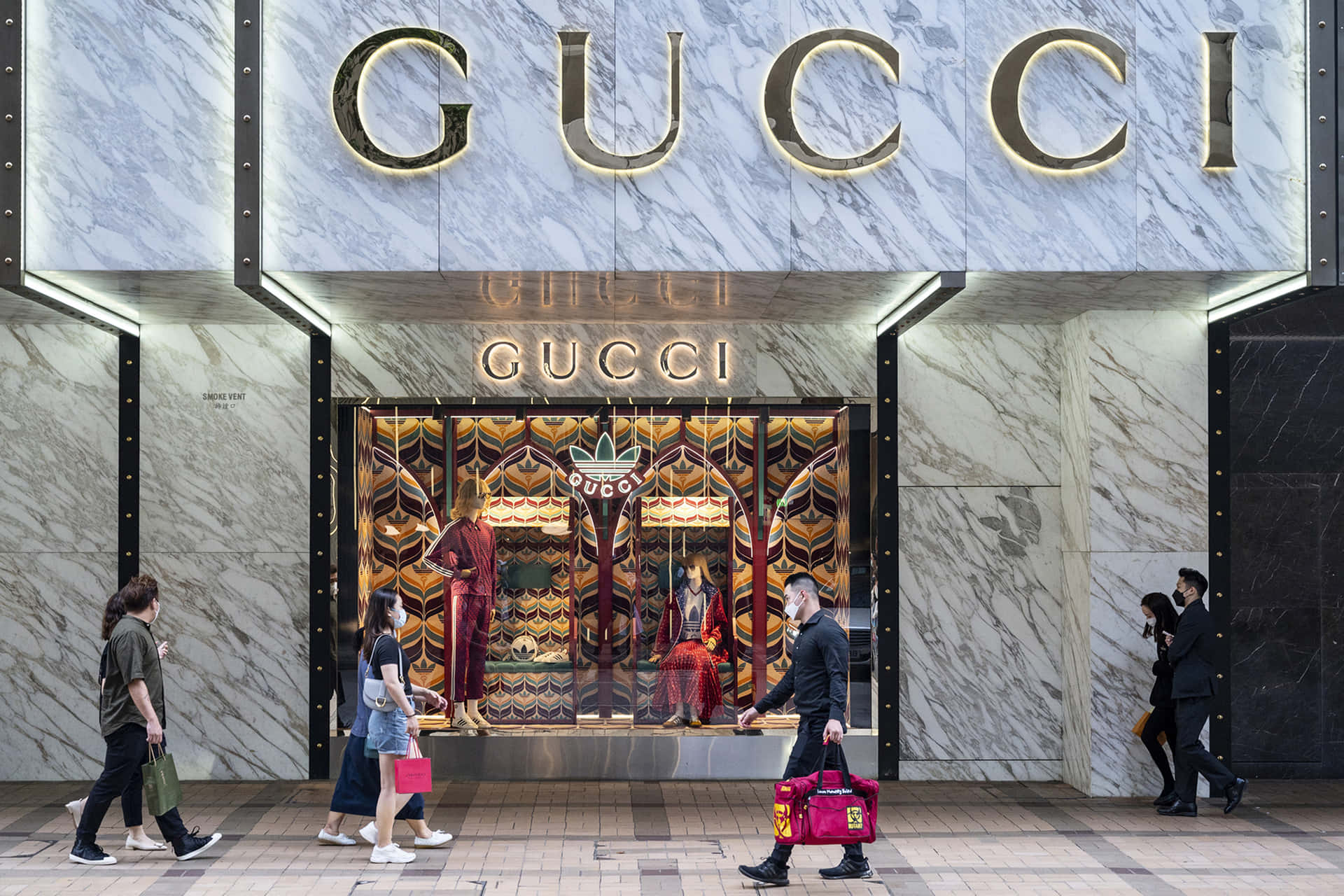 Fancy Store Front Gucci 4k Wallpaper