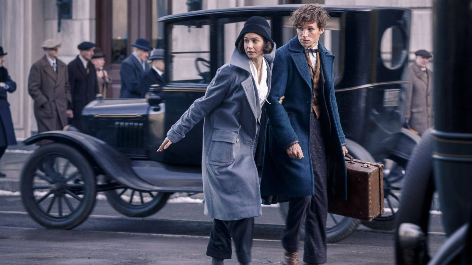 Fantastic Beasts And Where To Find Them Newt And Porpentina In The Streets Wallpaper