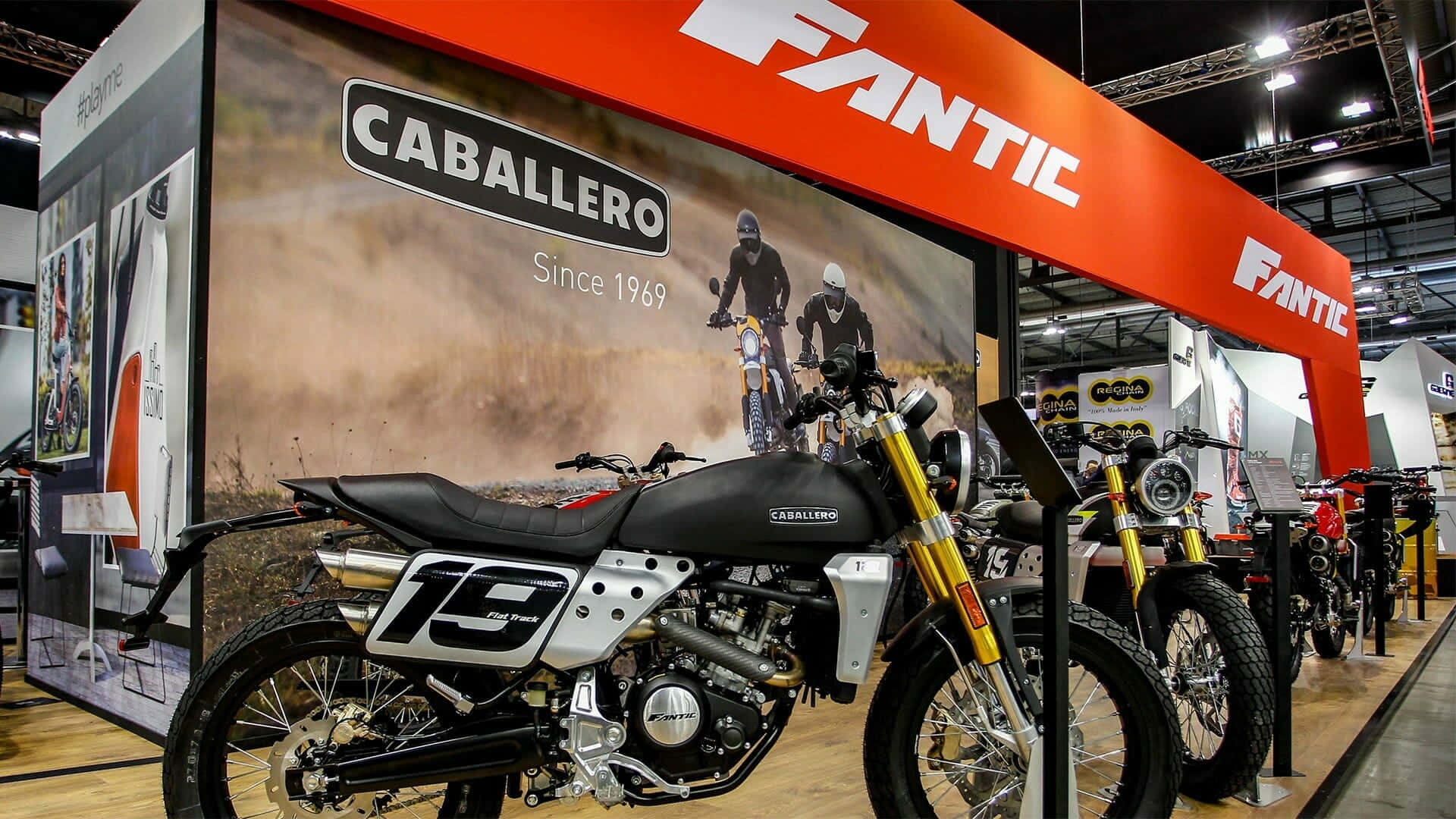 Fantic Caballero Motorfiets Tentoonstelling Achtergrond