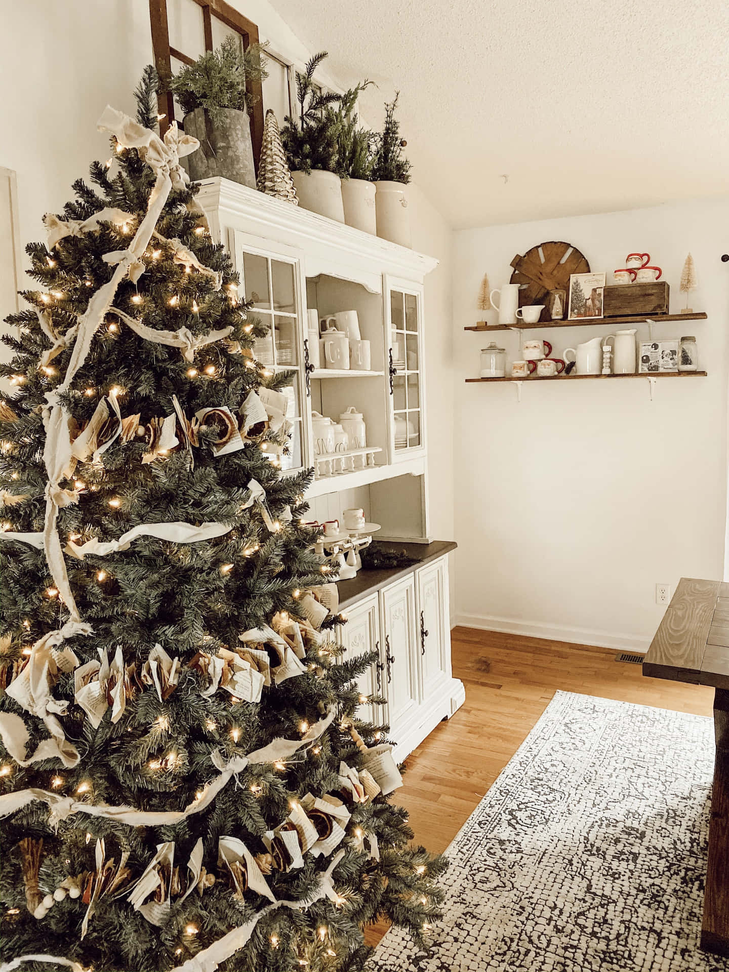White And Brown Farmhouse Christmas Tree Wallpaper