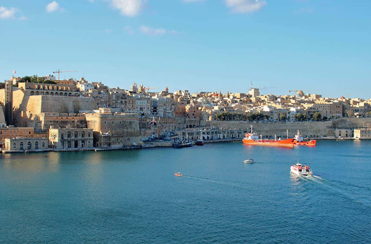 Fascinantepuesta De Sol Sobre El Gran Puerto En Malta.