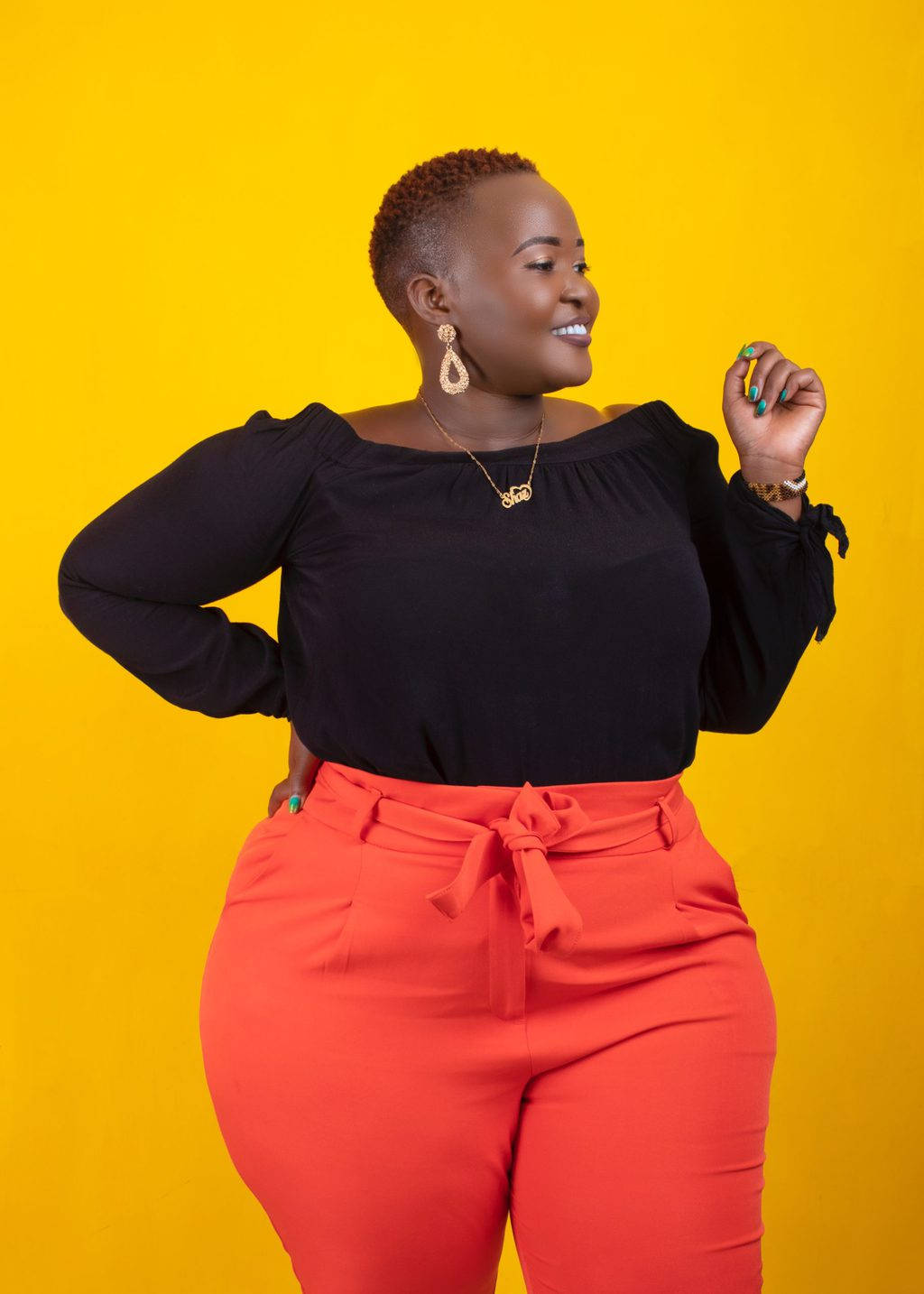 Fashionable Fat Black Woman Wallpaper