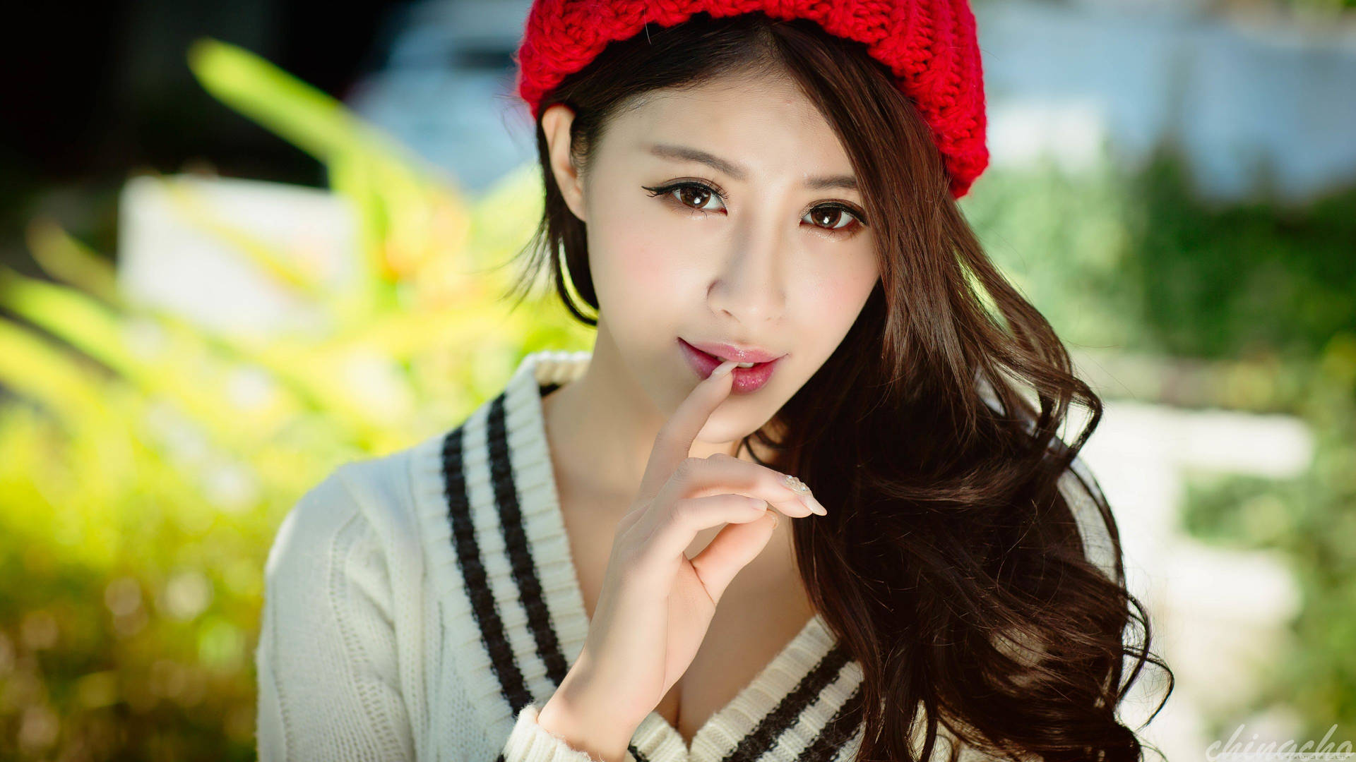 Fashionable Korean Girl In Red Beanie Wallpaper