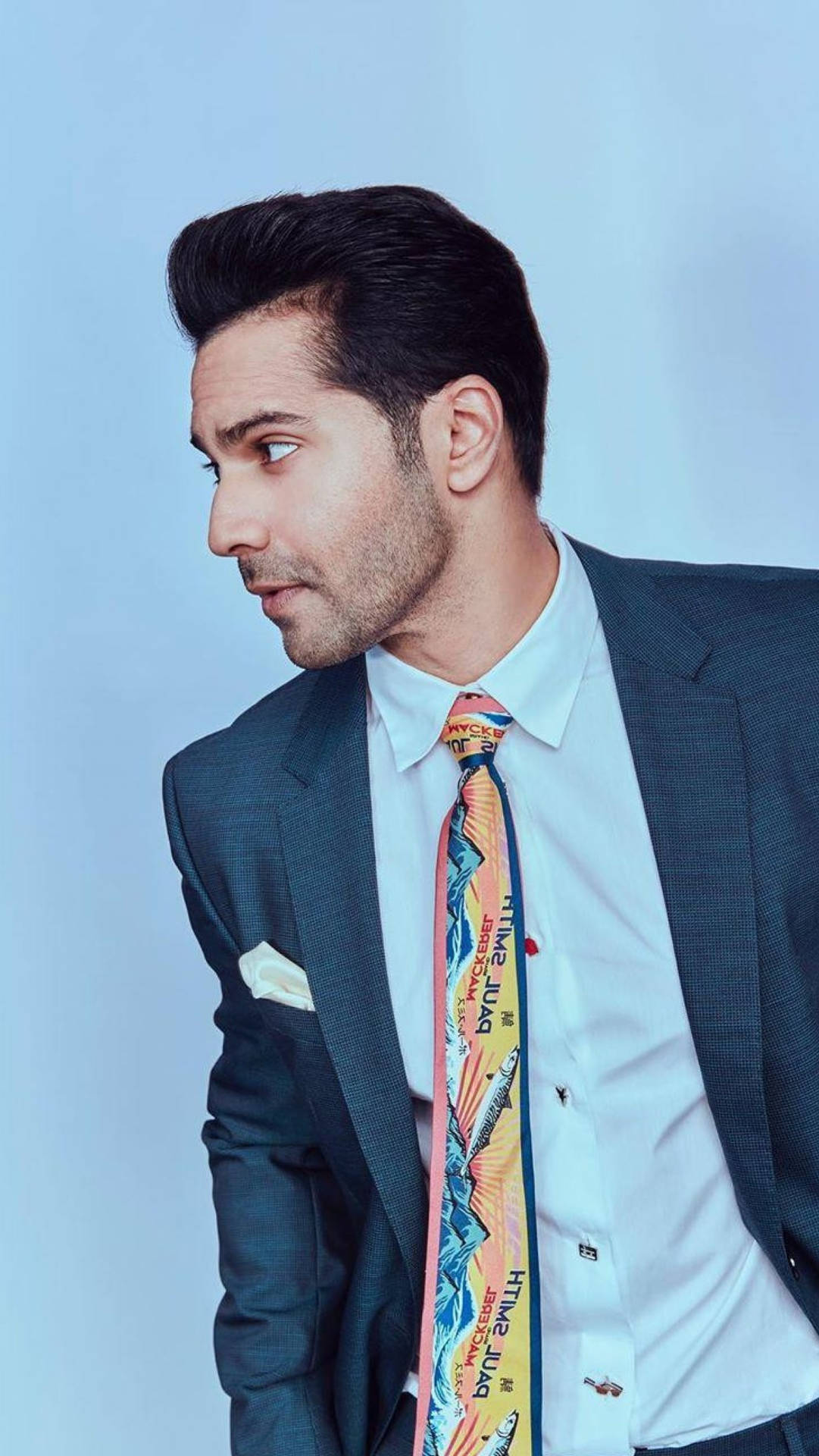 fashionable Varun Dhawan i jakkesæt tapet Wallpaper