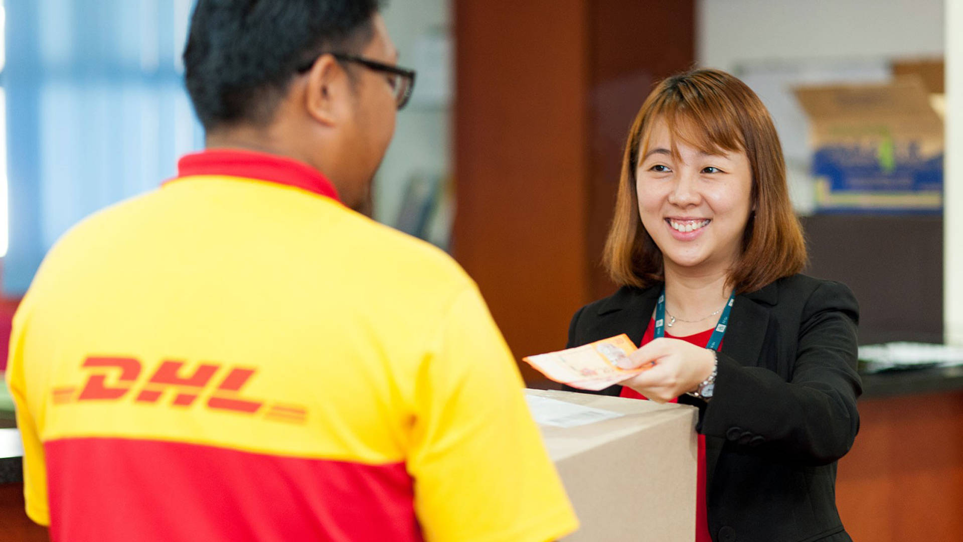 Download Fast Dhl Delivery Boy Wallpaper 