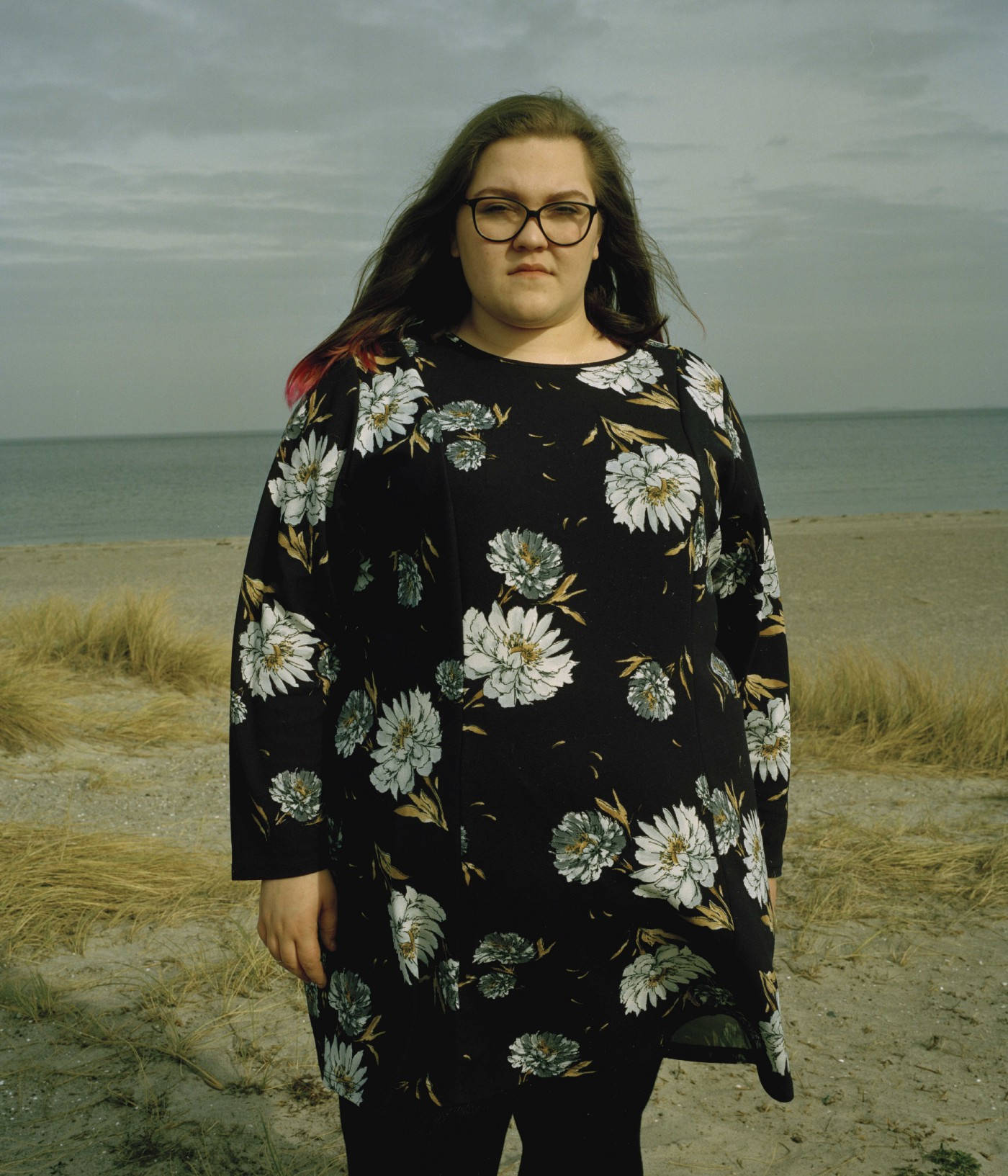 Übergewichtigeperson Im Blumenkleid Wallpaper