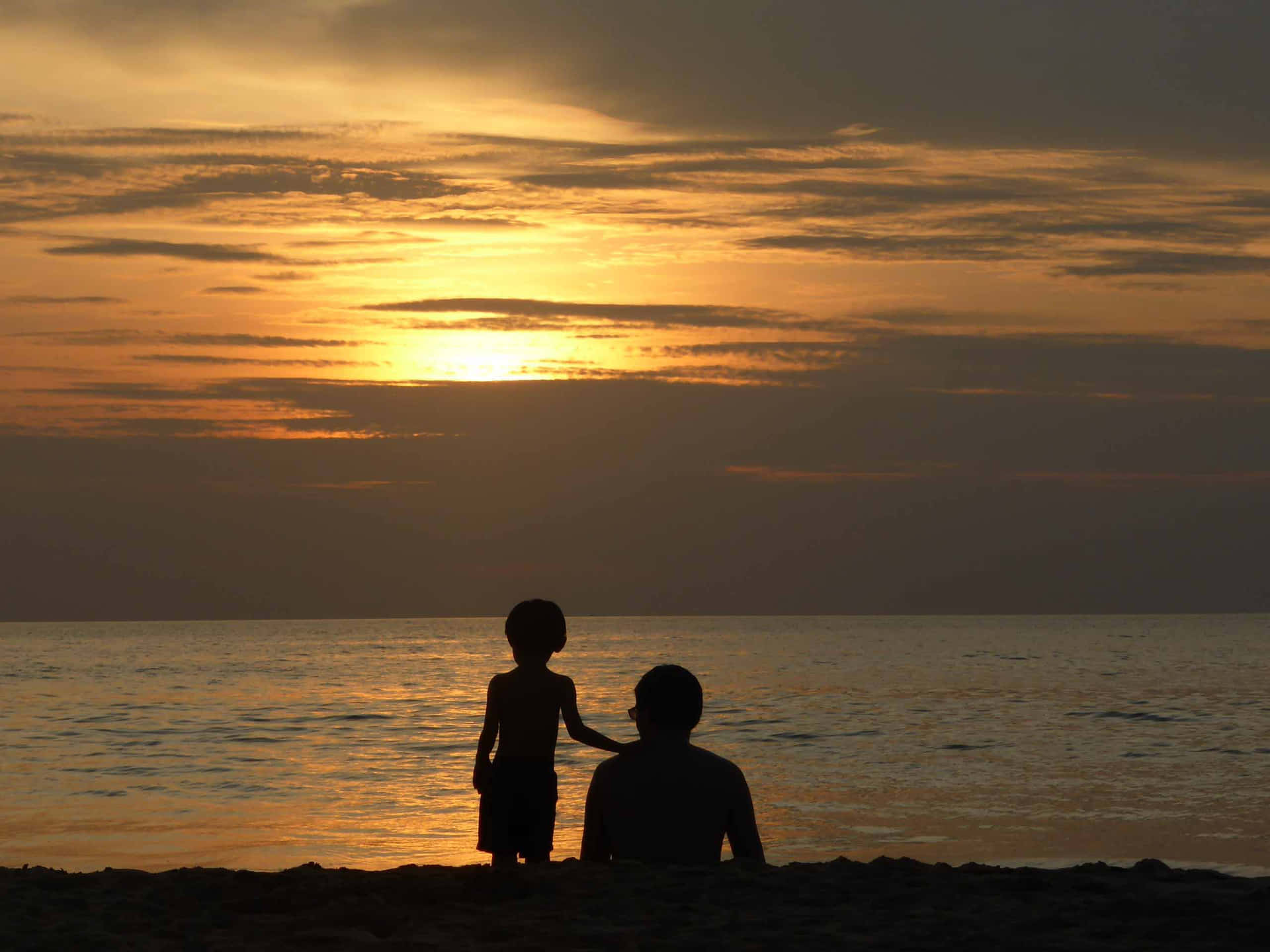 Vaterund Tochter Am Strand Bei Sonnenuntergang Schattenbild